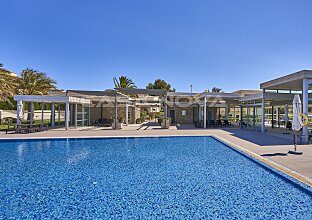 Ref. 2303831 | Fantástica villa con piscina en 1a línea al campo de golf