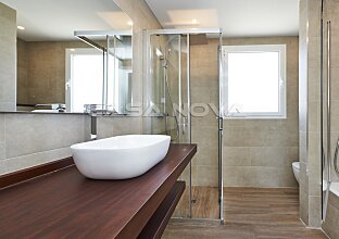 Ref. 2303831 | Fantástica villa con piscina en 1a línea al campo de golf