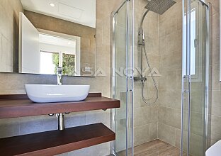 Ref. 2303831 | Fantástica villa con piscina en 1a línea al campo de golf