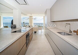 Ref. 1403836 | Moderno ático con vistas al mar y terraza privada en la azotea