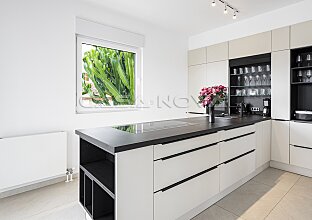 Ref. 2603837 | Elegante Villa mit Gästeapartment und Panoramablick- Dachterrasse 