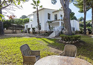 Ref. 2303692 | Renovated luxury villa with vacation rental license