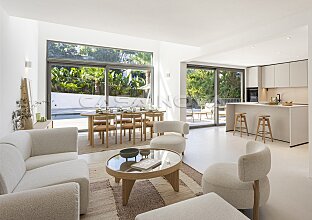 Ref. 2303692 | Renovated luxury villa with vacation rental license