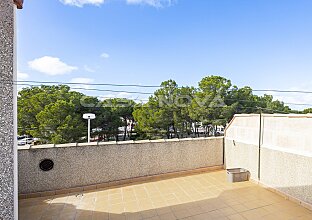 Ref. 2403849 | Encantadora casa adosada con terraza privada en la azotea