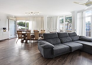 Ref. 2403849 | Encantadora casa adosada con terraza privada en la azotea