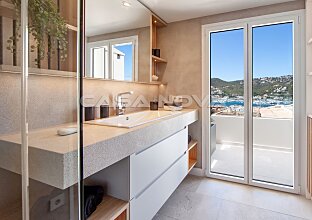 Ref. 2403852 | Elegante casa adosada con azotea y vistas al puerto