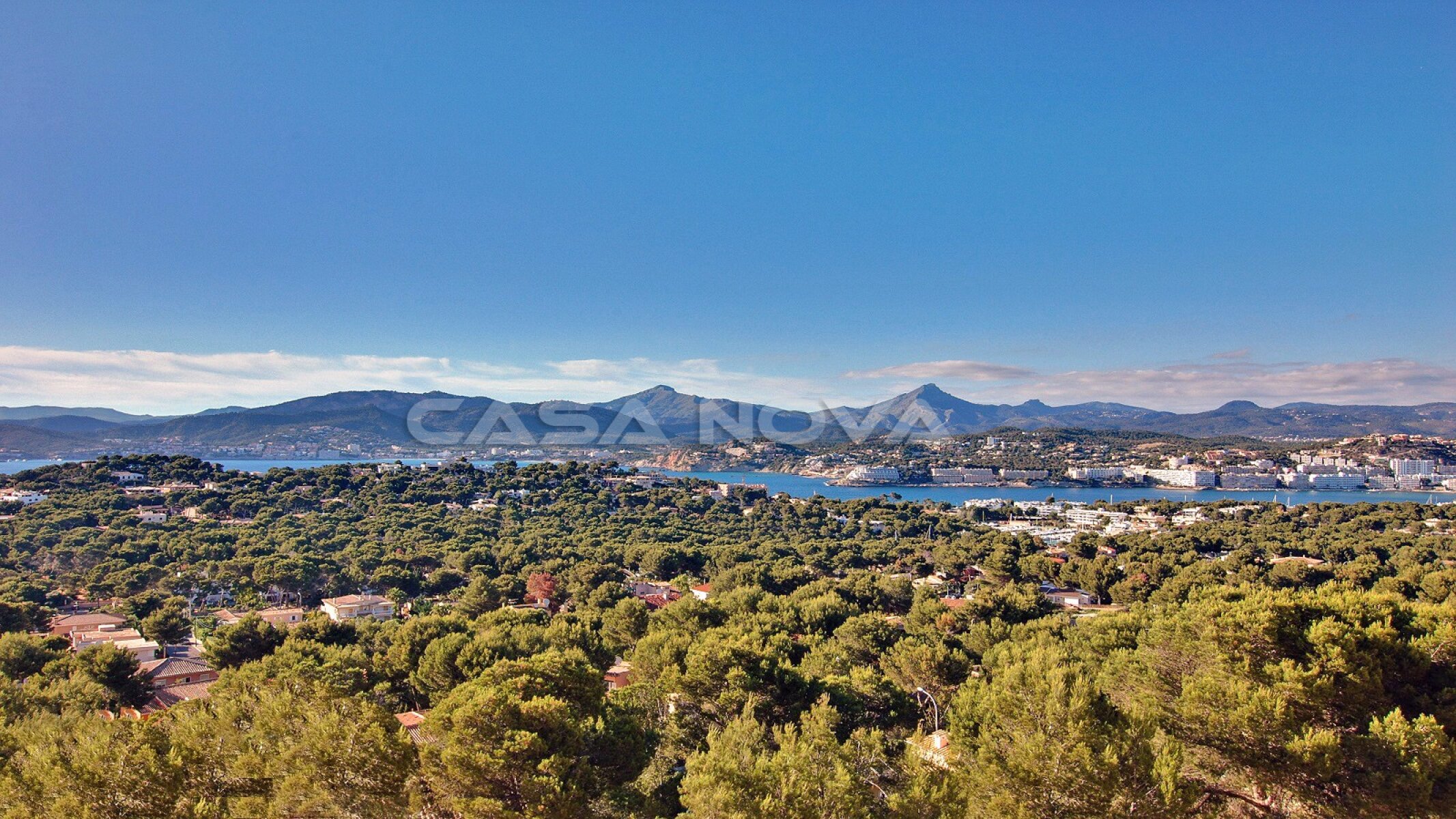 Exclusivo solar con licencia para construir una villa nueva