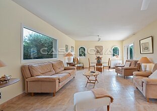 Ref. 2303856 | Villa mediterránea con piscina en una zona residencial privilegiada