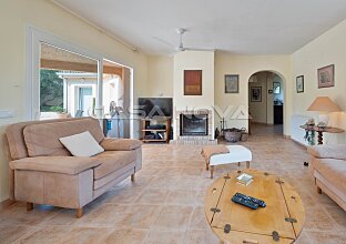 Ref. 2303856 | Villa mediterránea con piscina en una zona residencial privilegiada