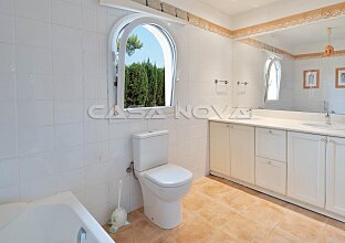 Ref. 2303856 | Villa mediterránea con piscina en una zona residencial privilegiada