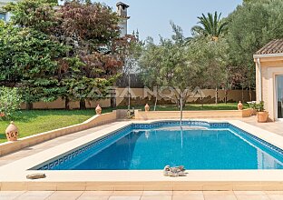 Ref. 2303856 | Villa mediterránea con piscina en una zona residencial privilegiada