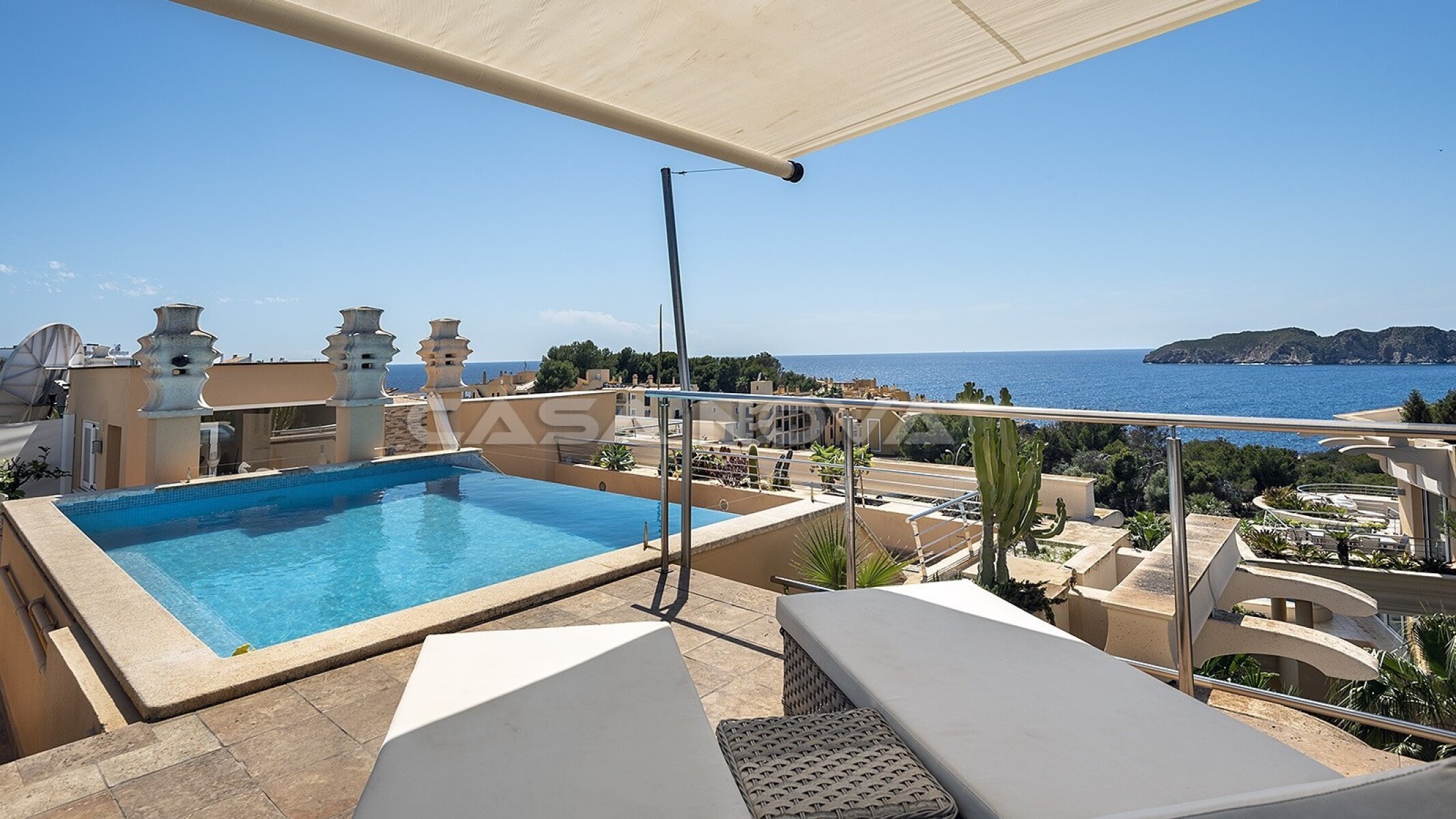 Ático con vistas al mar y piscina privada