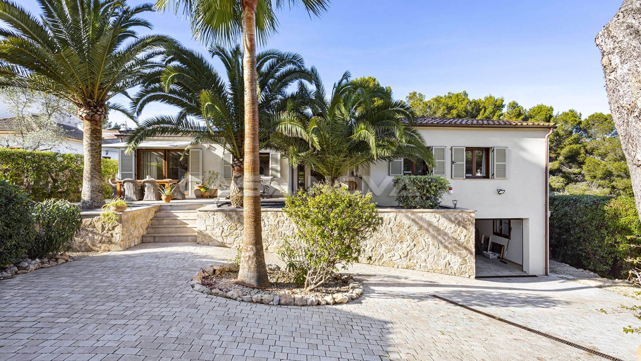 Wunderschöne Villa mit Pool in ruhiger Lage