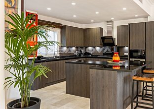 Ref. 2503858 | Preciosa villa con vistas parciales al mar y piscina