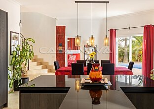 Ref. 2503858 | Preciosa villa con vistas parciales al mar y piscina