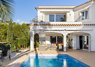 Ref. 2503858 | Preciosa villa con vistas parciales al mar y piscina