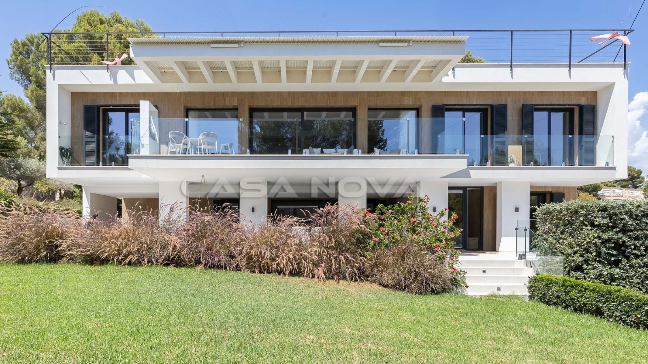 Espectacular villa con vistas parciales al mar y casa de invitados 