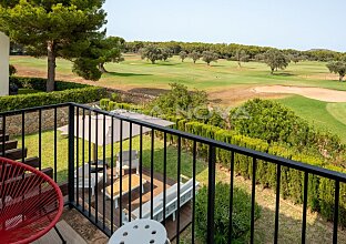 Ref. 2303865 | Moderna casa adosada en primera línea del campo de golf