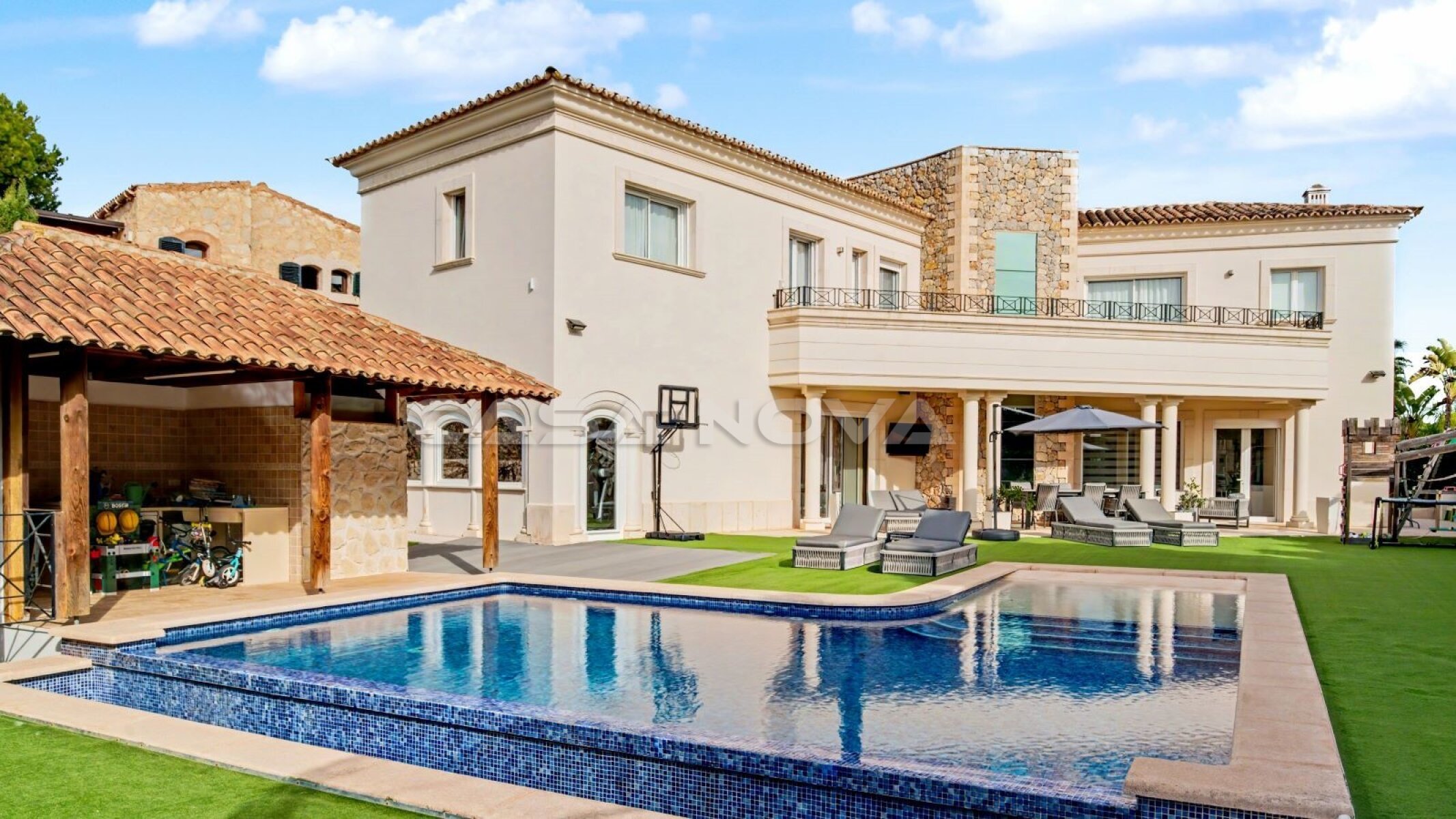 Encantadora villa con piscina en una ubicación muy cotizada