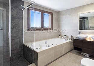 Ref. 2403883 | Atemberaubende Villa mit Überlaufpool und Panoramablick