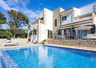 Ref. 2403883 | Atemberaubende Villa mit Überlaufpool und Panoramablick