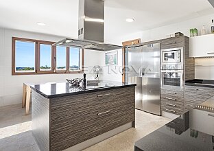 Ref. 2403883 | Atemberaubende Villa mit Überlaufpool und Panoramablick