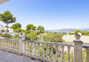Ref.-Nr.: 2403932 - Exclusive: Sea view villa with redevelopment potential