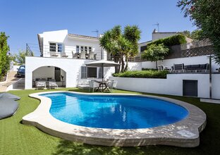 Ref.-Nr.: 2303937 - Villa mit Gästestudio, Pool und Garten