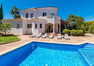 Ref.-Nr.: 2403946 - Renovated villa with pool and rooftop terrace