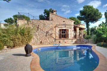 Mallorca inmuebles chalét de piedras naturales con casa de invitados