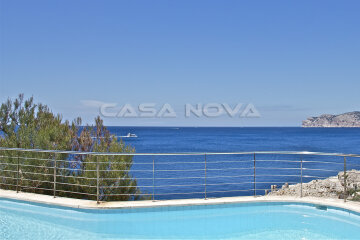 Majorca rental apartment in frontline with sea access