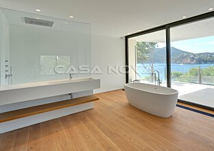 Ref. 296978 | Baño luminoso con bañera de ensueño y vistas