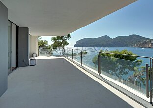 Ref. 296978 | Covered sun terrace with unique sea view