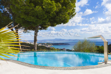 Impressive villa in fantastic location with fabulous sea views