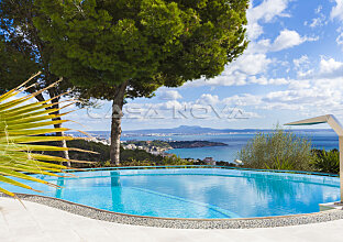 Impressive villa in fantastic location with fabulous sea views