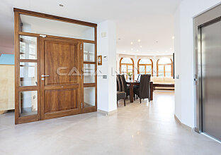 Ref. 2581065 | Imposing entrance to this luxury property