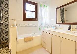 Ref. 2581065 | Encantador baño con bañera