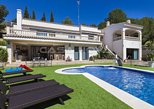 Modern villa in quiet neighbourhood and guest area