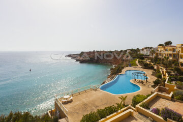 High class penthouse Mallorca in fantastic location in first sealine