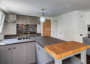 Ref. 2351245 | Modern fitted kitchen with high-quality electrical appliances
