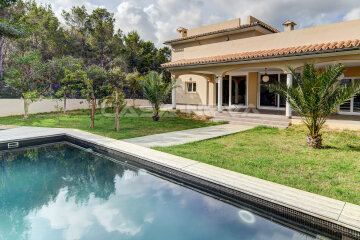 Fantástico y muy bien cuidado jardín con piscina de la Villa Mallorca