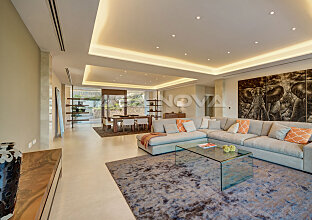 Ref. 2581033 | Tastefully furnished living area with plenty of natural light