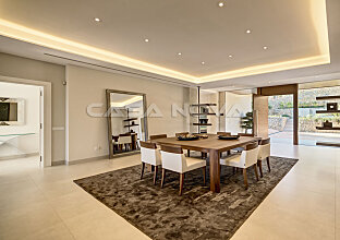 Ref. 2581033 | Elegant dining area with great lighting