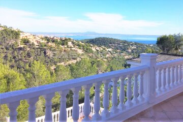 Immobilien Mallorca : Villa mit Meerblick und Pool