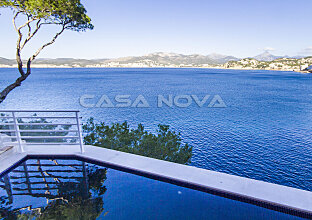 Ref. 249891 | Frontline villa with private sea access