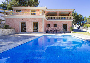Charming villa with sea views and licence for short term rental
