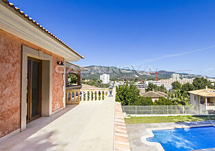 Ref. 2401930 | Charming villa with sea views and licence for short term rental