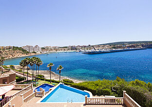 Ref. 1202044 | Apartment in the first sea line with sea access
