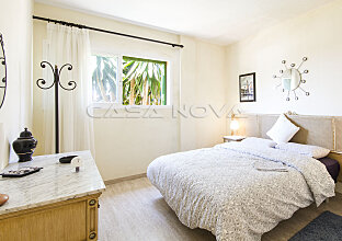 Ref. 1202044 | Apartment in the first sea line with sea access