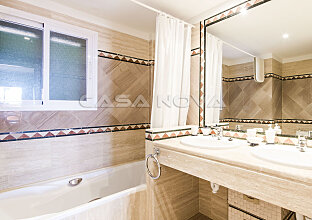 Ref. 1202044 | Apartment in the first sea line with sea access